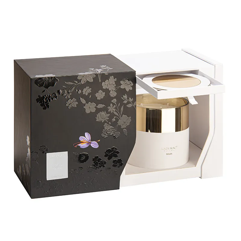 LADENAC - Sviečka DETAILS white / gold 630 gr Lui and Lei