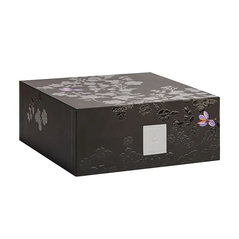 LADENAC - Sviečka ON TIME white / gold 1300 gr Lui and Lei