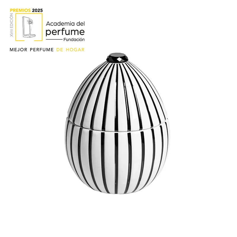 LADENAC - Sviečka WHITE BLACK v keramike 200gr