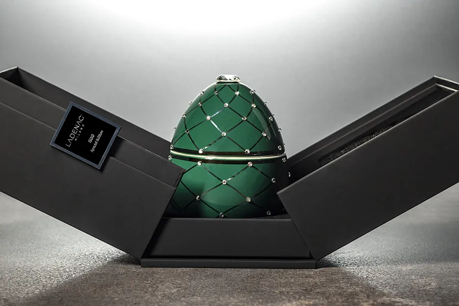 LADENAC - Sviečka WHITE BLACK v keramike 200gr