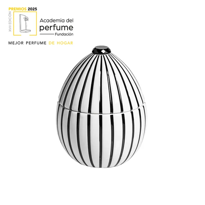 LADENAC - Sviečka WHITE BLACK v keramike 200gr