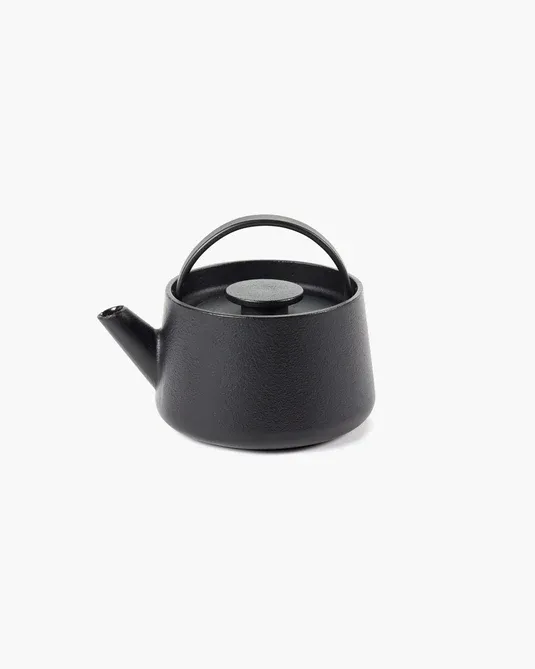 SERAX - Kanvica na čaj M cast iron black 80cl INKU