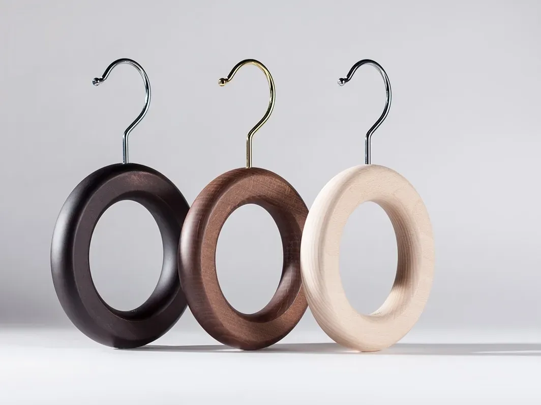 A-nello kruhový vešiak